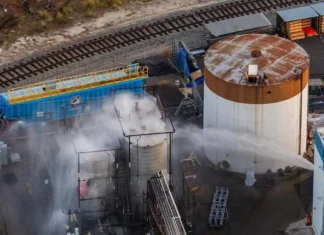 Orange County, segnalata fuga di sostanze chimiche: esplosione esclusa, ma il pericolo persiste Orange County - Photo Credits CBS