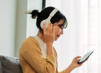Spotify rivoluziona il mondo del giornalismo: arrivano gli articoli da ascoltare come un podcast Spotify Articoli - Realizzato con Canva