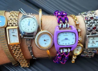 Gli orologi-bracciale da nonna chic sono ufficialmente l’accessorio dell’estate 2026