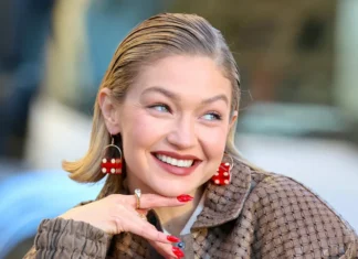 Siamo già obsessed dai bonnet hair, il look grafico perfetto per la sera