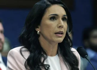 Perché Tulsi Gabbard si è dimessa dalla carica di direttrice dell’intelligence USA