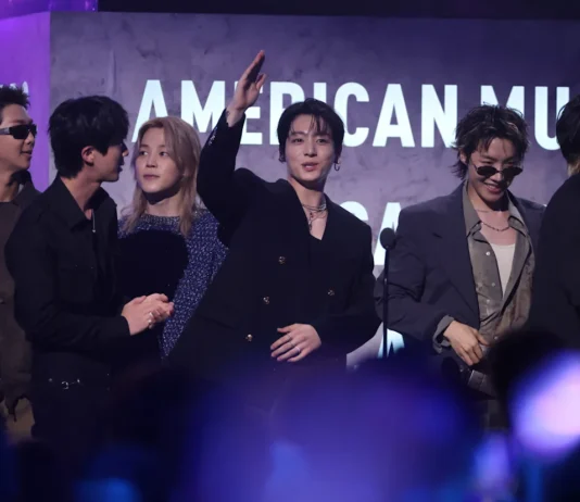I BTS sbancano agli American Music Awards 2026 e ringraziano i fan: «ARMY, ce l’abbiamo fatta ancora una volta»