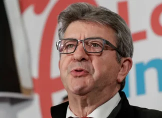 Jean-Luc Mélenchon, leader di La France Insoumise, si candiderà alle presidenziali francesi del 2027