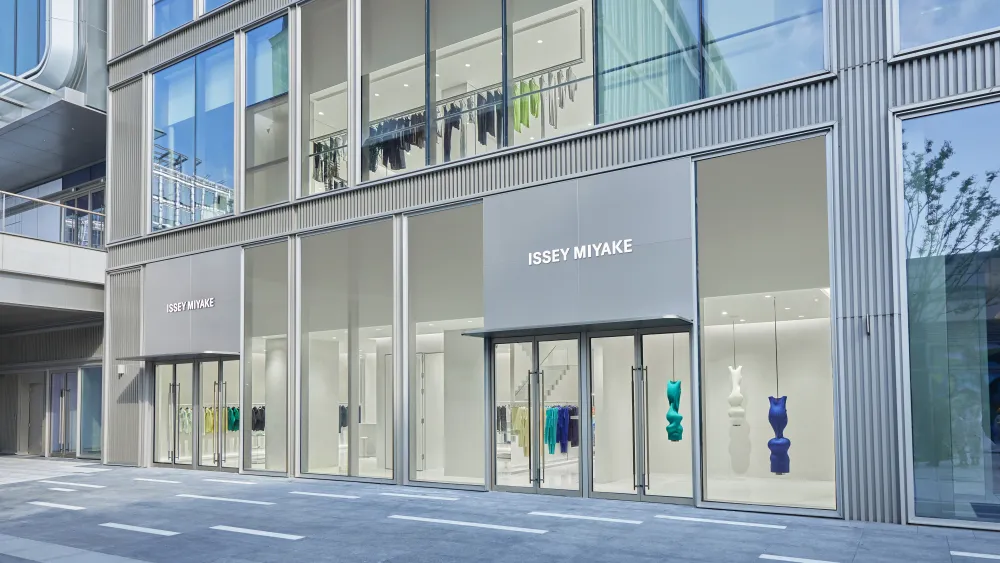 issey miyake ha appena aperto il suo store pi249 grande della cina e sembra un museo del futuro core da Metropolitanmagazine.it issey miyake ha appena aperto il suo store pi249 grande della cina e sembra un museo del futuro core
