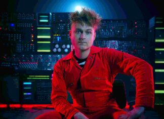 Chi è Look Mum No Computer, il cantante del Regno Unito (già qualificato per la finale), in gara all’Eurovision Song Contest Look Mum No Computer in gara all'Eurovision