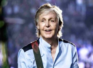 Paul McCartney ha piantato nel suo giardino un nuovo albero, dopo la segnalazione di un vicino “diffidente” Paul McCartney ha piantato nel suo giardino un nuovo albero, dopo la segnalazione di un vicino "diffidente"