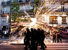 780 persone arrestate, 219 ferite di cui 8 in gravi condizioni e un morto a Parigi, dopo la vittoria del Paris Saint-Germain