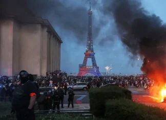 Il Paris Saint-Germain ha vinto la Champions League: scontri e disordini a Parigi e in tutta la Francia