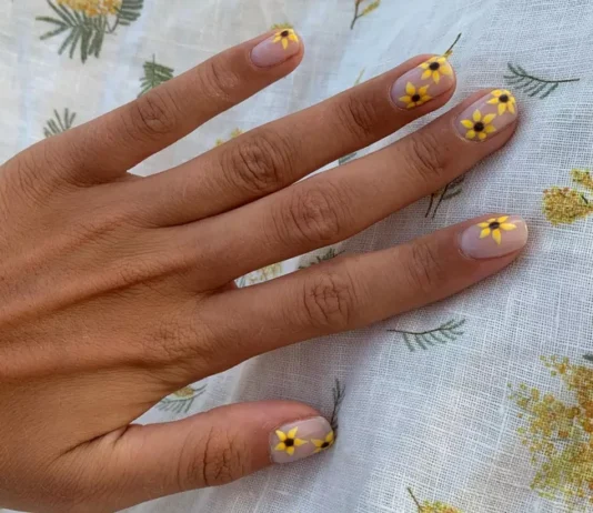 Sunflower nails mania: la manicure più felice dell’estate 2026 è ufficialmente sbocciata