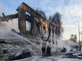 Nuovo attacco della Russia contro l’Ucraina, colpita Kiev: la pace non è mai stata così lontana