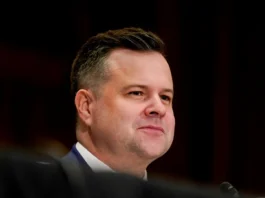 Trump ha nominato Bill Pulte, chi è il fedelissimo scelto per guidare ad interim l’intelligence Usa (senza competenza)