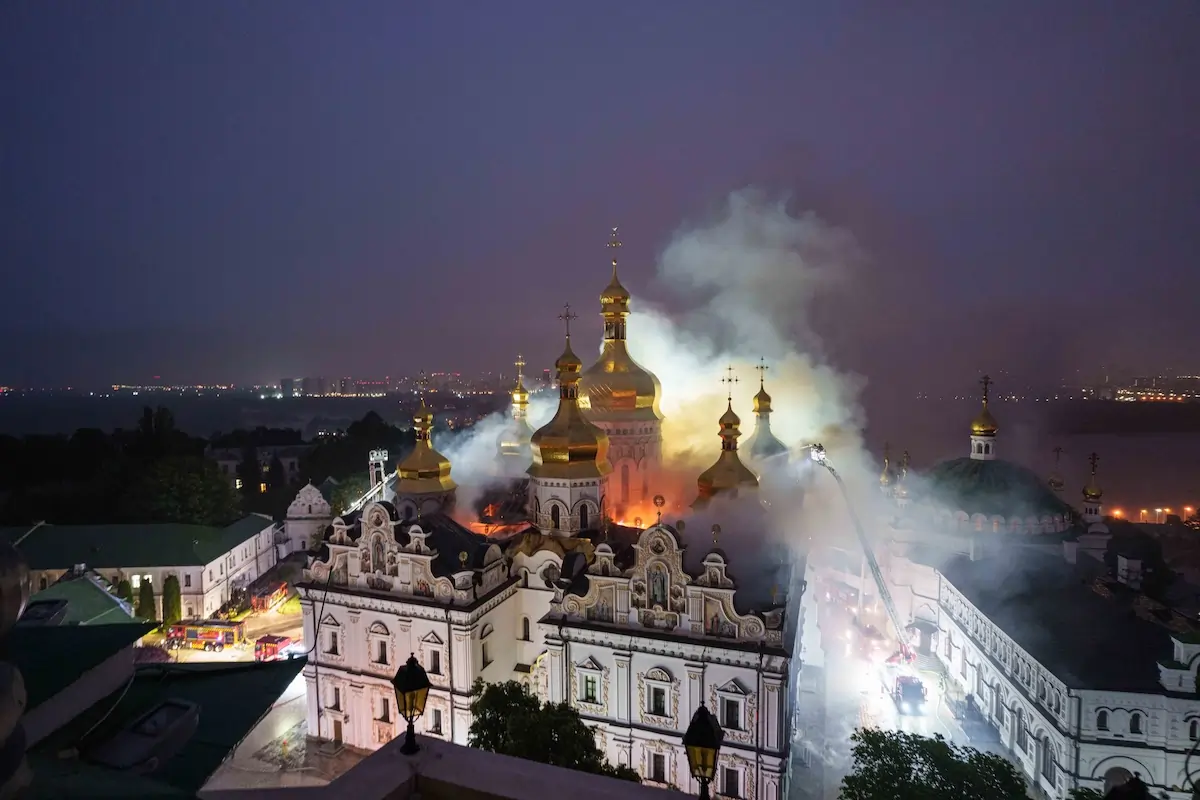 dopo le fiamme della cattedrale della dormizione in ucraina si va verso l8217adesione ue da Metropolitanmagazine.it dopo le fiamme della cattedrale della dormizione in ucraina si va verso l8217adesione ue