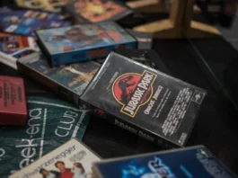 Uscirà un film in VHS. Ecco come il cinema fa scacco matto all’ intelligenza artificiale
