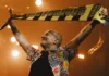 Max Pezzali abbraccia il suo pubblico all’Olimpico e ricorda ai fan «gli anni d’oro», tra condivisione e nostalgia