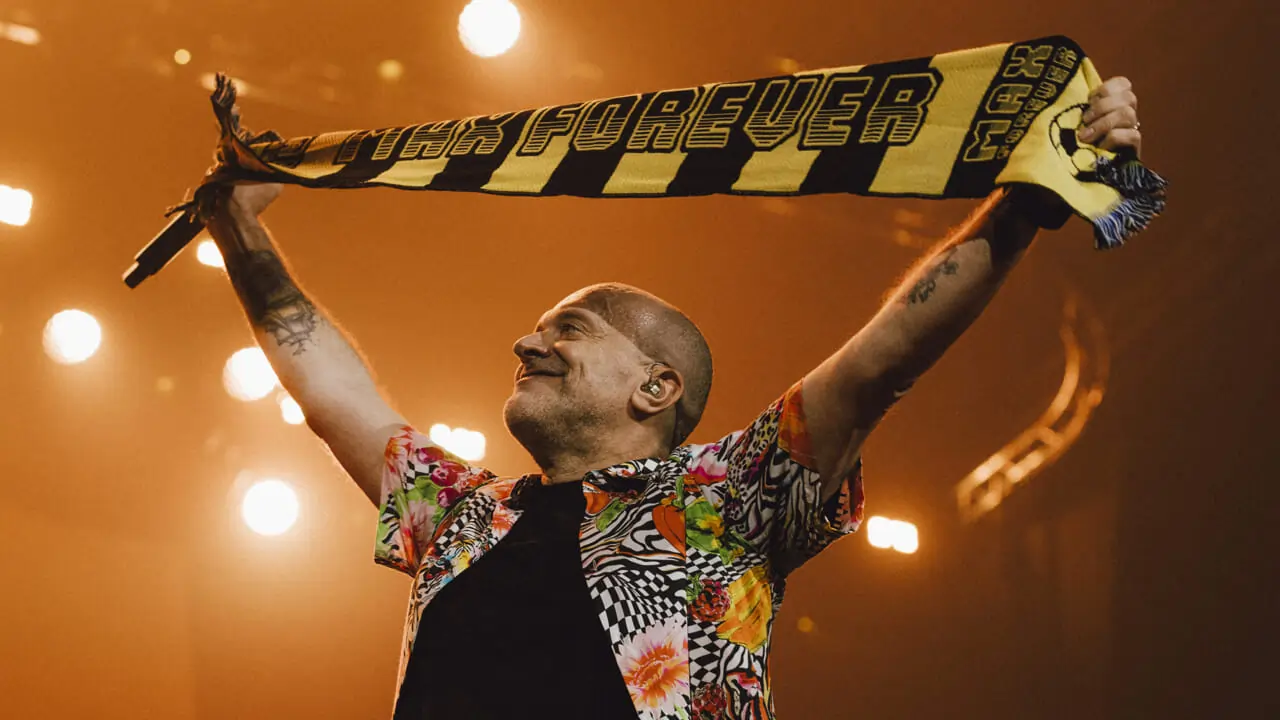 max pezzali abbraccia il suo pubblico all8217olimpico e ricorda ai fan gli anni d8217oro tra condivisione e nostalgia da Metropolitanmagazine.it max pezzali abbraccia il suo pubblico all8217olimpico e ricorda ai fan gli anni d8217oro tra condivisione e nostalgia