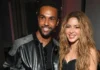 Chi è il fidanzato di Shakira, il bellissimo Lucien Laviscount (famoso grazie a Emily in Paris)