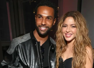 Chi è il fidanzato di Shakira, il bellissimo Lucien Laviscount (famoso grazie a Emily in Paris)