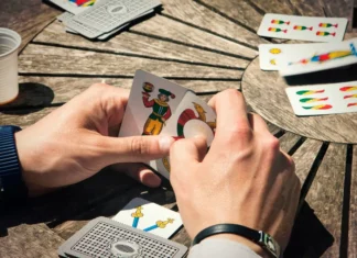 La mappa dei giochi di carte regionali italiani: un viaggio da Nord a Sud