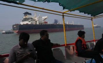 L’ONU afferma che evacuerà i marinai bloccati nello Stretto di Hormuz