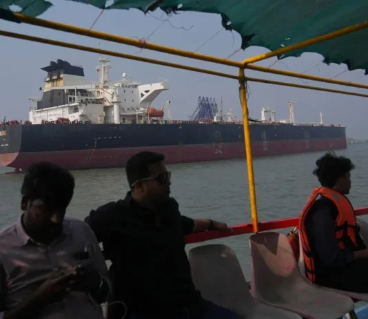 L’ONU afferma che evacuerà i marinai bloccati nello Stretto di Hormuz