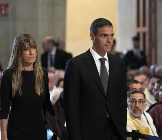La moglie di Pedro Sánchez sarà processata per corruzione: le è stato vietato di lasciare il Paese