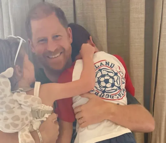 La visita del principe Harry e della sua famiglia nel Regno Unito è saltata all’ultimo momento