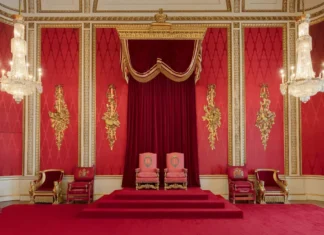 Re Carlo III e la Regina Camilla non torneranno a vivere a Buckingham Palace: i motivi economici dietro la decisione