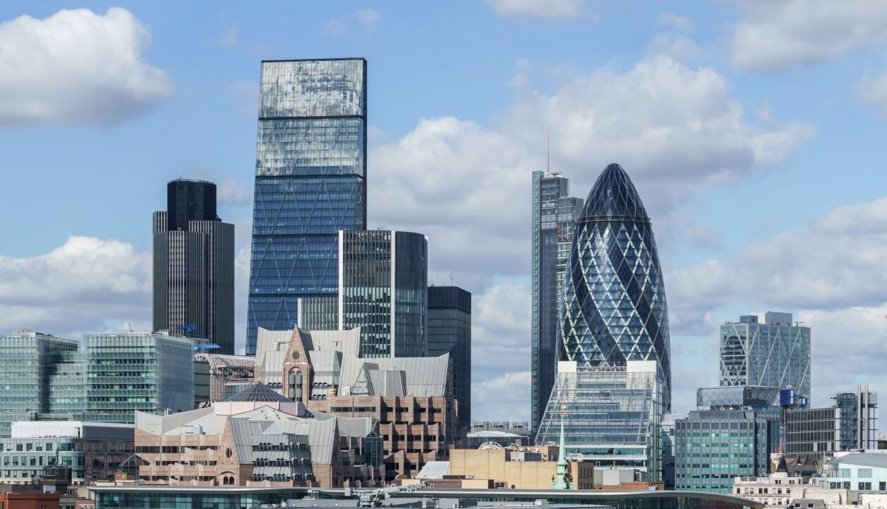 your fault london perch233 il famoso sequel 232 il pi249 chiacchierato del web