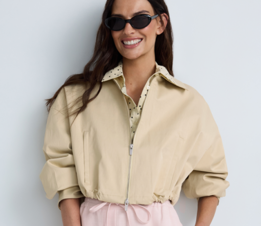 Maison Perrier vuole vestirti da french girl per l’estate 2026 (e la collab con Rent the Runway è molto più chic del previsto)