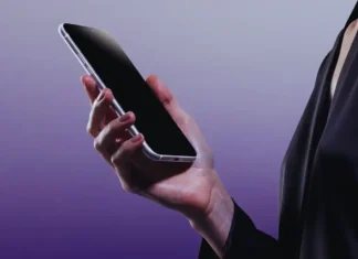 Le cover possono contribuire a surriscaldare il telefono: quali sono i materiali da evitare? Cover Telefono - Realizzato con Canva