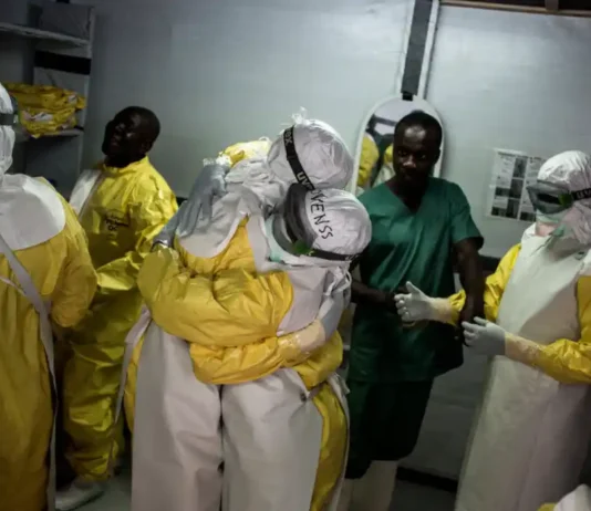 Epidemia di Ebola, l’allarme non è rientrato. Direttore OMS: «Dobbiamo agire in fretta» Ebola Allarme - Photo Credits Scuole Senza Frontiere - Medici Senza Frontiere