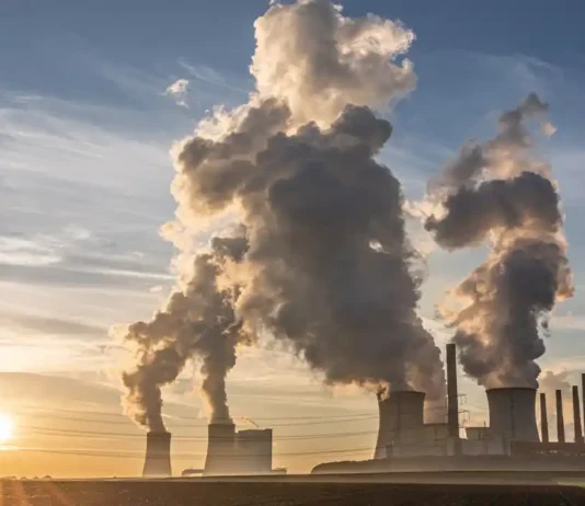 Unione europea, stretta sulle emissioni di CO2: quali sono i rischi per le aziende? Emissioni CO2 - Photo Credits Metropolitano.it