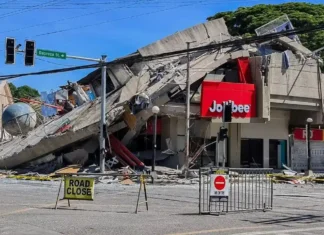 Terremoto nelle Filippine: 37 vittime e 487 feriti, ma il bilancio potrebbe aumentare Filippine Vittime - Photo Credits Italpress