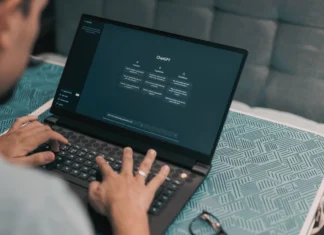Florida, James Uthmeier fa causa a OpenAI: «Per loro il profitto vale più della sicurezza» Florida OpenAI - Realizzato con Canva