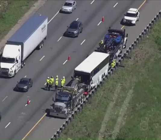 USA, incidente mortale in Virginia: l’inchiesta della CBS rivela il coinvolgimento della compagnia di trasporti Incidente Virginia Indagini - Photo Credits WFMY News 2