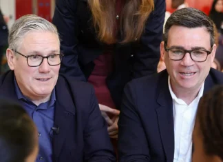 Keir Starmer e Andy Burnham si sono incontrati: gelo e risentimento tra il premier uscente e il suo probabile successore