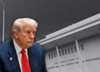 Kennedy Center: ritorno alle origini, ma Trump è ancora sulla facciata. La rimozione è un problema? Kennedy Trump - Photo Credits The Guardian, Rador Radio România (modificato con Canva)