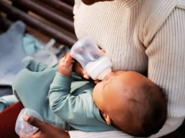 Allarme botulismo infantile: la FDA annuncia il ritiro volontario di un latte artificiale biologico Latte Botulismo - Photo Credits TheBump.com (modificato con Canva)