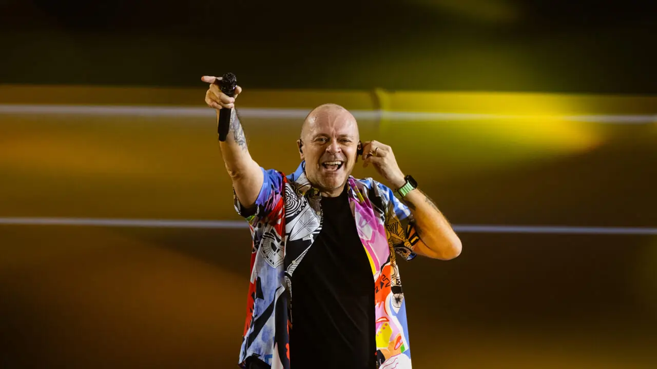 il tour di max pezzali riparte da torino la scaletta del concerto da Metropolitanmagazine.it il tour di max pezzali riparte da torino la scaletta del concerto