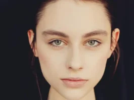 Milano, modella molestata e picchiata: lei cerca chi l’ha salvata, gli utenti la nazionalità degli aggressori Modella Picchiata Milano - Photo Credits Corriere della Sera