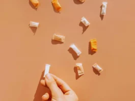 OMS, allarme per la nicotina “invisibile”: niente puzza o fumo, ma il rischio rimane Nicotina Invisibile Rischi - Photo Credits Il Fatto Alimentare