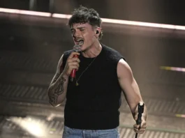 Olly torna a cantare nella sua Genova e annuncia un tour negli stadi: la scaletta del concerto