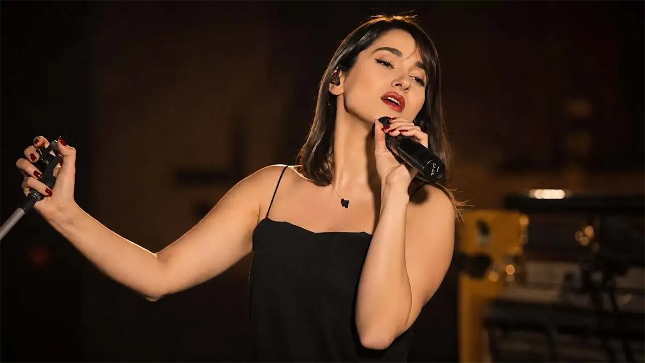 la cantante iraniana parastoo ahmadi 232 stata condannata a 74 frustate per aver cantato senza hijab da Metropolitanmagazine.it la cantante iraniana parastoo ahmadi 232 stata condannata a 74 frustate per aver cantato senza hijab
