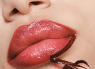 Maybelline lancia la sua matita labbra peel-off (e sì, sarà il prossimo beauty trend virale di TikTok)