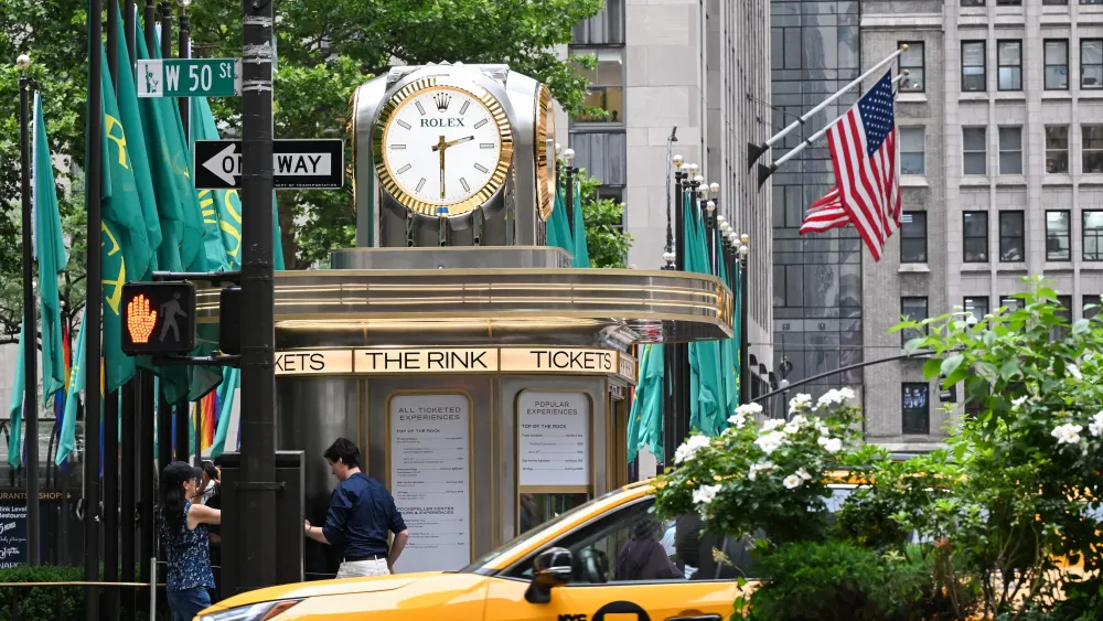 rolex conquista new york una nuova partnership con il rockefeller center anticipa l8217apertura del suo maxi headquarters sulla fifth avenue da Metropolitanmagazine.it rolex conquista new york una nuova partnership con il rockefeller center anticipa l8217apertura del suo maxi headquarters sulla fifth avenue