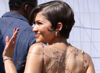 Zendaya tesse la sua ragnatela sul red carpet: il look vintage firmato John Galliano è già iconico