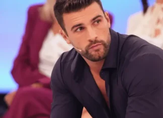 L’ex tronista di Uomini e Donne, Flavio Ubirti, è tra i naufraghi dell’Isola dei Famosi
