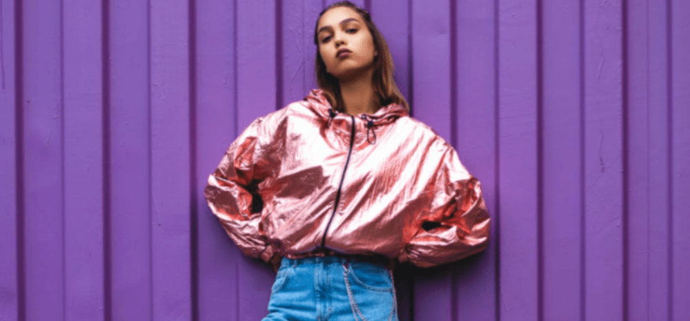 addio giacca di jeans quest8217estate le it girls indossano solo il windbreaker da Metropolitanmagazine.it addio giacca di jeans quest8217estate le it girls indossano solo il windbreaker