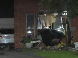 Texas, Tesla si schianta contro una casa e uccide un’anziana: aperta indagine federale sulla guida autonoma Tesla Incidente - Photo Credits CBS News