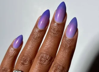 Le ube nails sono la manicure viola che sta conquistando l’estate 2026